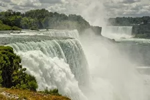 Images Dated 12th August 2015: Close-up view of the American Falls in Niagara Falls, US
