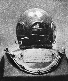 Innovations Europe Prints: Closed Diving Helmet