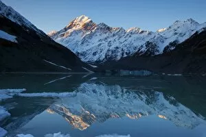Images Dated 28th August 2012: The Closest Look at Mt Cook, The Highest Mountain