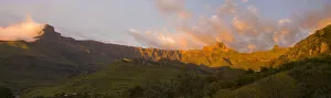 Images Dated 24th April 2011: cloud, color image, colour image, dawn, day, daylight, daytime, drakensberg amphitheatre