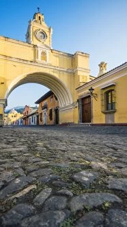 Images Dated 28th January 2017: Cobblestone and Arco de Santa Catalina (Santa Catalina Arch) in Antigua Guatemala