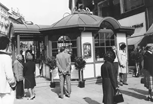 Cafe Prints: Coffee kiosk on Graben in Vienna
