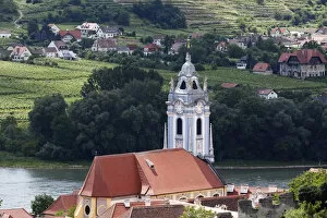 Collegiate Church in Duernstein, in the back Rossatz, Wachau, Waldviertel, Lower Austria, Austria, Europe, PublicGround