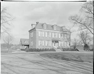 Artisanship Prints: Colonial Era House