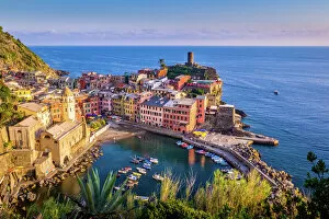 Travel Destinations Gallery: Characteristic Vernazza Collection