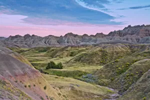 Images Dated 14th September 2016: Colorful hills of Badlands Loop trail, Badlands National Park, South Dakota, USA