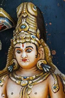 Colorful Hindu statue, Srirangam temple complex, Tiruchirappalli, Tamil Nadu, India