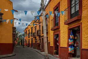 Images Dated 23rd October 2015: Colorful street in San Miguel de Allende