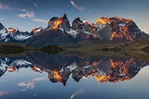 Images Dated 6th November 2015: Colorful sunset in Torres del Paine, Chile