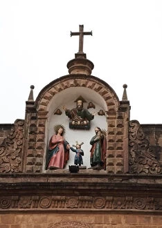 Images Dated 7th May 2015: Coloured statues on roof of temple, Cusco