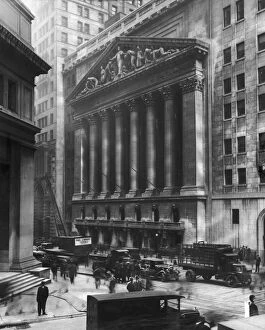 New York Stock Exchange (NYSE) Gallery: Columned facade of the New York Stock Exchange 1930