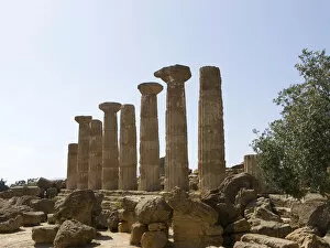 Images Dated 2nd June 2013: Columns of a Greek temple in the Valley of the Temples, Agrigento, Sicily, Italy