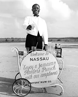 Complimentary Drinks On The Beach In Nassau, Bahamas