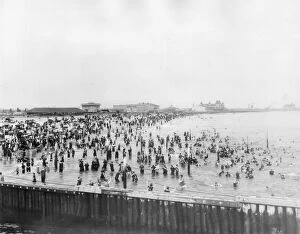 Images Dated 20th January 2016: Coney Island Bathers