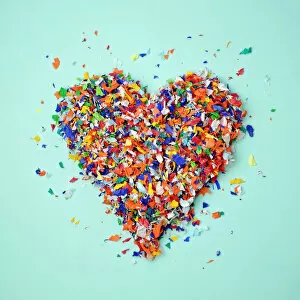 Images Dated 17th February 2017: Confetti heart