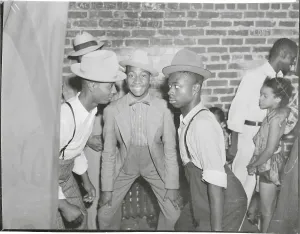 Memphis Prints: Contestants Competing in Pecking Dance