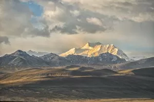 Cloudy Sky Collection: Cordillera Real at sunset, Bolivian plateau Altiplano, La Paz, Bolivia