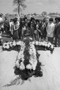 Sympathy Prints: Coretta Scott King and Family Near Large Cross on Grave
