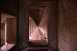 Images Dated 7th January 2016: Empty Corridor At Angkor Wat Cambodia