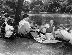 Sunshine Prints: Couple having picnic in park