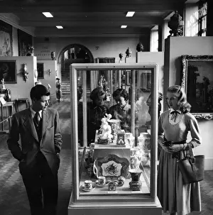 Museums And Libraries Prints: Couple In Museum