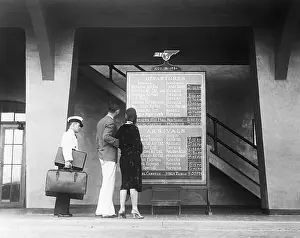 Airport Prints: Couple Reading Pan American Airways Bulletin Board