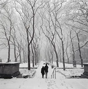 Henri Silberman Collection Gallery: Couple walking in snow-covered park, New York City
