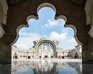 Images Dated 10th May 2018: Courtyard at Federal Territory Mosque, Kuala Lumpur, Malaysia