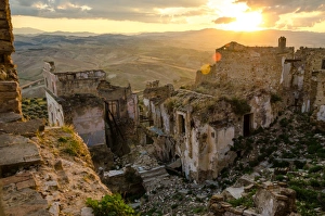 Images Dated 20th August 2015: Craco - The ghost town