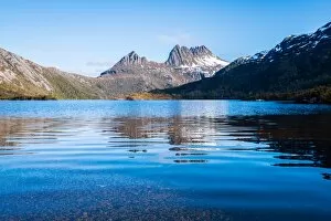 Images Dated 5th September 2015: Cradle mountain with the Dove lake in Tasmania