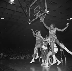 Basketball Team Prints: Craig Dill Jumping for the Basketball