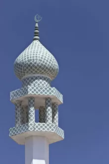 Images Dated 22nd April 2011: Crescent moon and a star at the top of a minaret, Sinaw, Ad Dakhiliyah, Oman