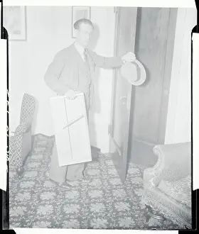 Trenton Prints: Criminologist Carrying evidence