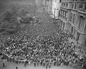 Gathering Prints: Crowd On Anniversary Of Israel Independe