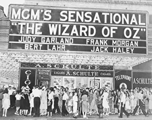 Movie Theater Prints: Crowd Awaiting Premiere of The Wizard of Oz
