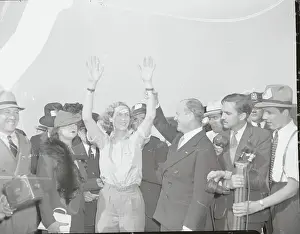 Crowd Greeting Beryl Markham