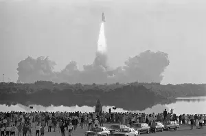 Loud Prints: Crowd Observing Columbia Launch