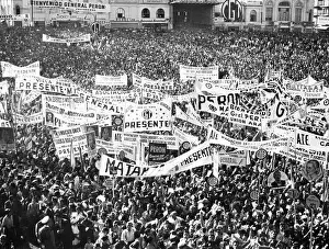 Crowd Rallies for Juan Peron Speech