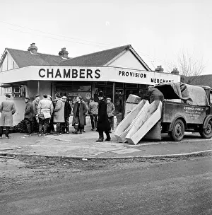 Coffin Prints: Crowd At Shop