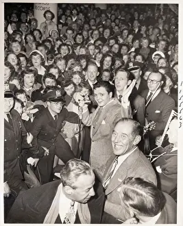 Idol Prints: Crowd of Teens around Bill Lawrence