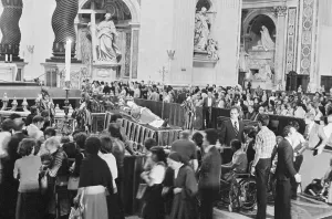 Peters Basilica Prints: Crowd Viewing Body of Pope Paul VI