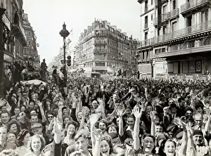 Cheering Prints: Crowds Cheering Arriving Troops