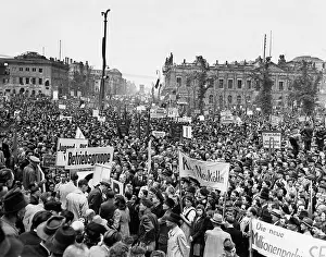 Lustgarten Prints: Crowds Marching in a May Day Parade