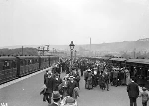 Scarborough on the Yorkshire Coast Collection: Crowds At Station