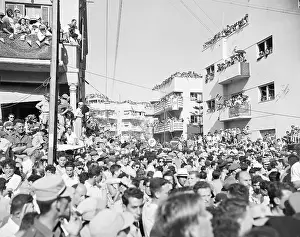 Blocking Prints: Crowds Fill Street Before Parade