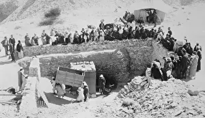 Luxor Prints: Crowds At Tutankhamun's Tomb