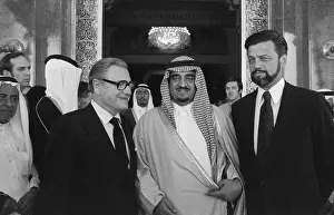 Fahd Prints: Crown Prince Fahd Posing W/Two Men