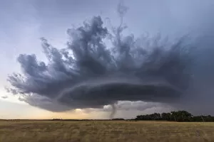 Images Dated 15th June 2017: Crown shaped supercell thunderstorm
