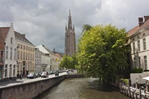 Cruise ON Brugge Canal