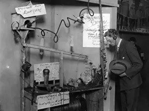 Prints of 4th September 1926: Probably the largest crystal set ever made on display at Selfridges. (Photo by E. Bacon/Topical Press Agency/Getty Images) Topical Press Agency Prints: Crystal Set